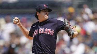Quantrill sofoca a exequipo; Guardianes vencen 7-0 a Padres