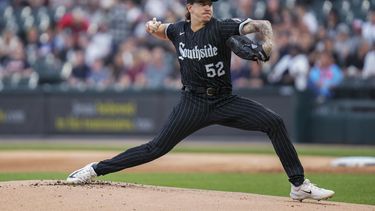 Mike Clevinger, de los Medias Blancas de Chicago, realiza su apertura ante los Tigres de Detroit, el viernes 2 de junio de 2023 (AP Foto/Erin Hooley)