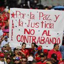 Venezolanos viajan en canoa para superar cierre fronterizo