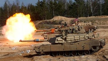 el ejercito de israel combate en gaza contra hamas y ya comenzo la replica de hezbollah en la frontera con libano
