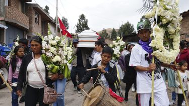 El oscuro pasado de Perú emerge en funeral de manifestante