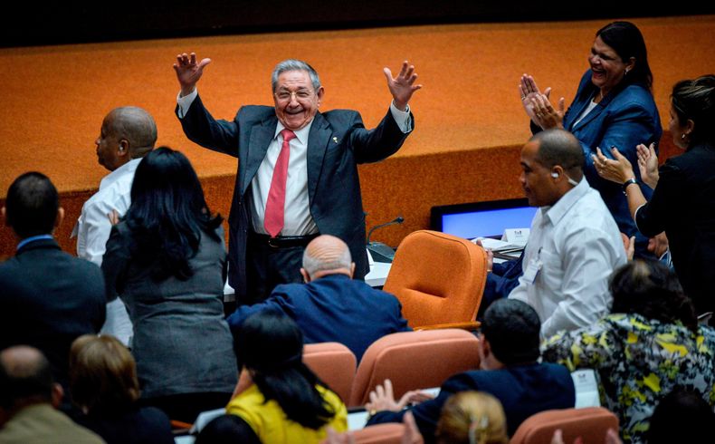 CAR-GEN_CUBA-RAUL_CASTRO-0.jpg