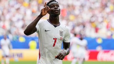 Bukayo Saka, de Inglaterra, celebra luego de anotar el cuarto tanto de su selección ante Francia en el duelo por el tercer puesto del Mundial, el sábado 18 de julio de 2026 en Miami Gardens, Florida (AP Foto/Rebecca Blackwell)