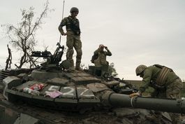 ucrania consolida sus lineas con tanques capturados a rusia