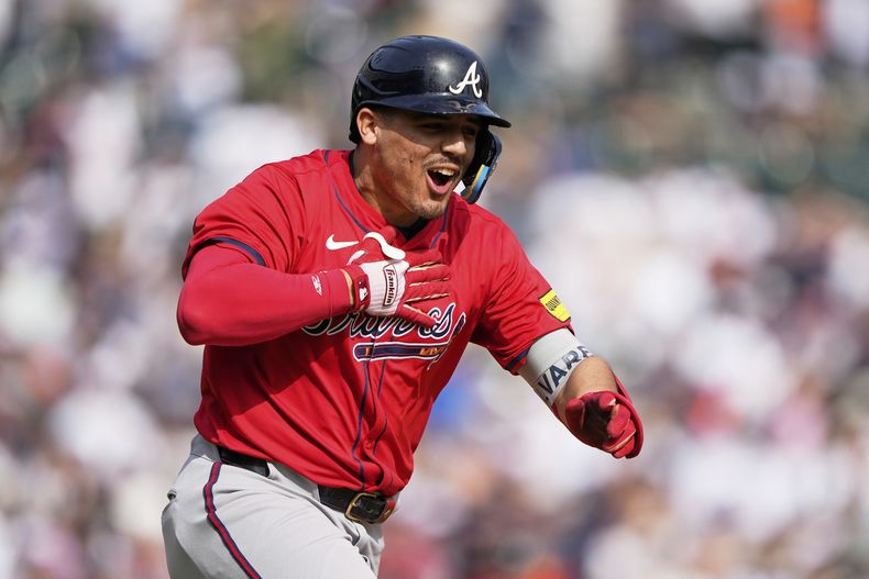 Nacho Alvarez Jr. de los Bravos de Atlanta reacciona tras batear un sencillo para empatar el juego en la novena entrada ante los Tigres de Detroit el sábado 20 de septiembre del 2025. (AP Foto/Ryan Sun)
