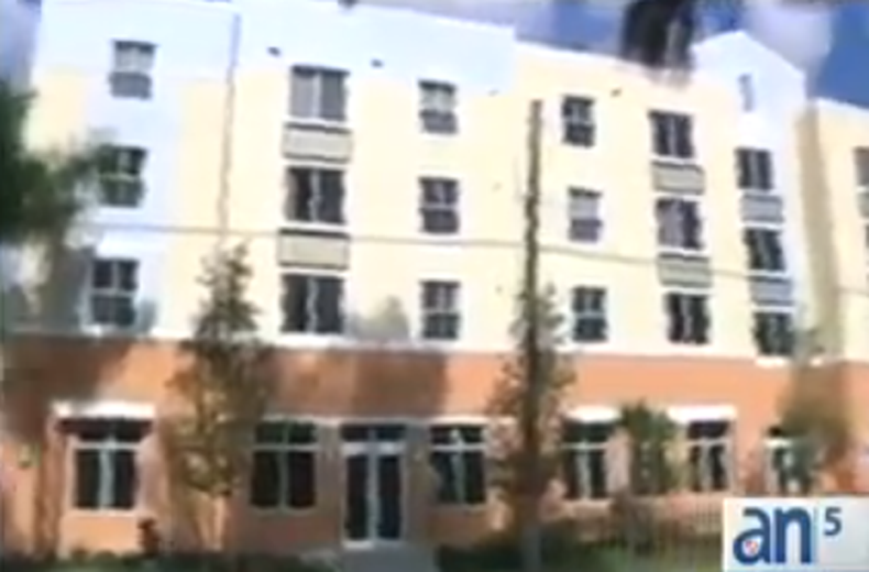 El teatro Martí que está en la pequeña habana es ahora la residencia de cientos de personas de la tercera edad.