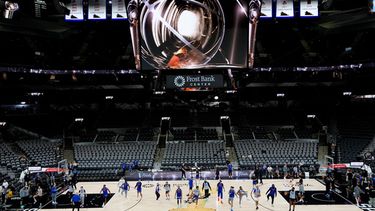 Knicks de Nueva York entrenan en la arena de los Spurs de San Antonio antes del inicio de las Finales de la NBA el martes 2 de junio del 2026. (AP Foto/David J. Phillip)