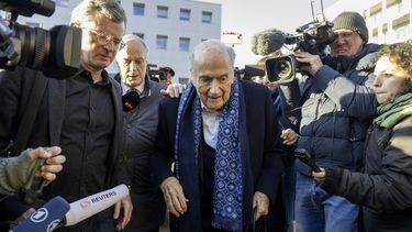El expresidente de la FIFA Joseph Blatter arriba al tribunal de apelaciones en Muttenz, Suiza, para el inicio de su juicio, el lunes 3 de marzo de 2025. (Urs Flueeler/Keystone vía AP)