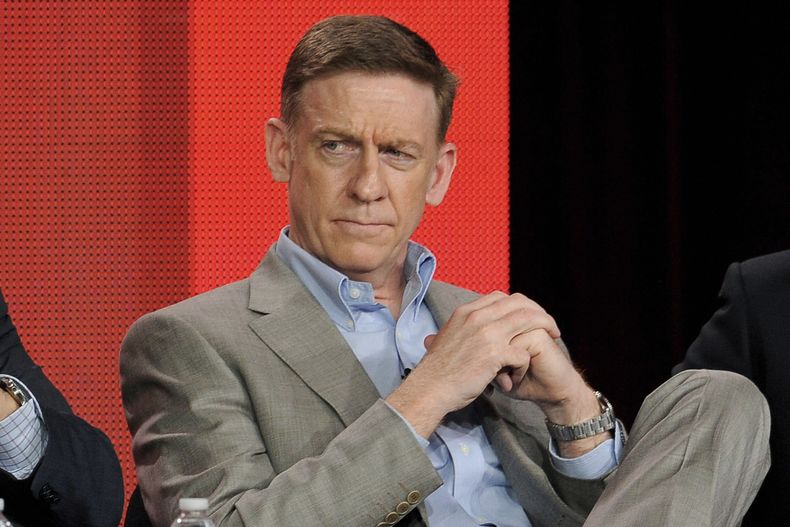 ARCHIVO - Bill Owens participa en una mesa redonda en el Showtime Winter TCA Tour en el Langham Huntington Hotel el sábado 12 de enero de 2013, en Pasadena, California. (Foto Chris Pizzello/Invision/AP, archivo)