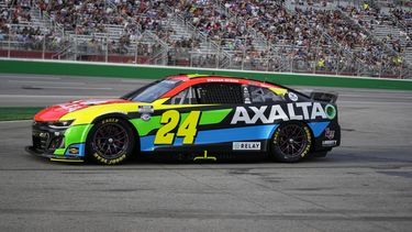 William Byron (24) durante la carrera en el Atlanta Motor Speedway en la NASCAR Cup Series en Hampton, Georgia. Domingo 9 de julio de 2023. (AP Foto/Brynn Anderson)
