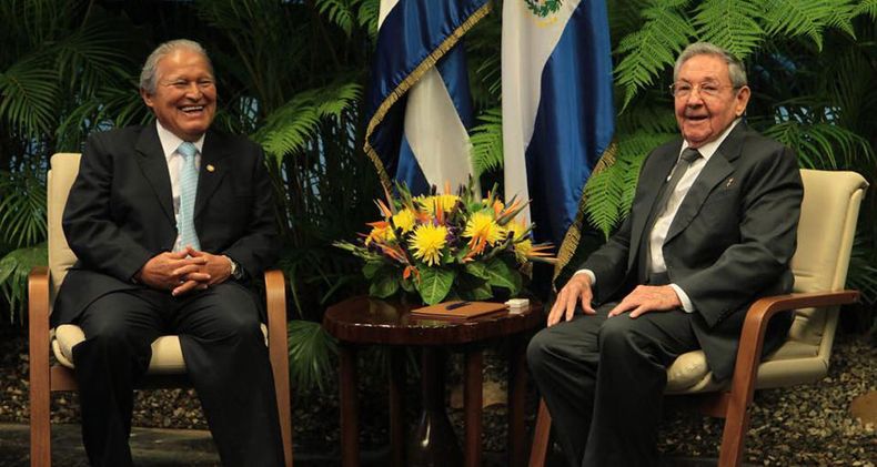 Sánchez Cerén se reunió con Raúl Castro en La Habana en mayo del 2015.
