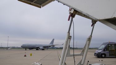 ARCHIVO - Un Voyager de la Fuerza Aérea británica, con miembros de la 16ta brigada aérea de asalto de las fuerzas armadas británicas, llega a Brize Norton, Inglaterra, el 28 de agosto de 2021. (AP Foto/Alastair Grant, Pool, archivo)