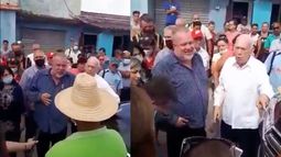 cubano se enfrenta al general de division rodiles y al primer ministro de cuba manuel marrero
