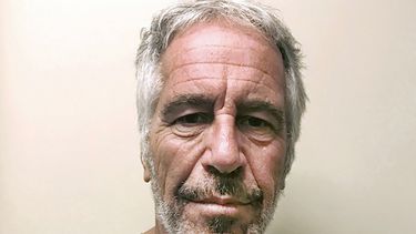Foto suministrada por el Registro de Delincuentes Sexuales del Estado de Nueva York el 28 de marzo de 2017, del financista Jeffrey Epstein, acusado de abusos sexuales. (Registro de Delincuentes Sexuales del Estado de Nueva York via AP)