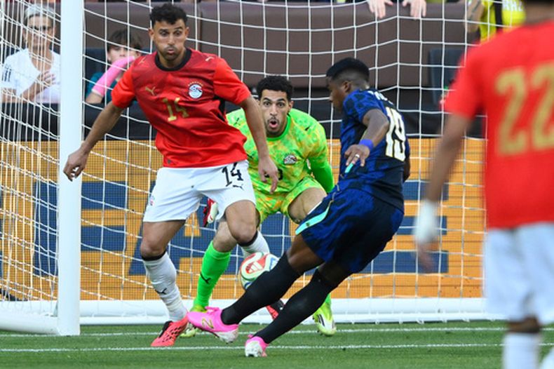 Endrick, de la selección de Brasil, anota en un encuentro amistoso ante Egipto el sábado 6 de junio de 2026 en Cleveland (AP Foto/David Richard)