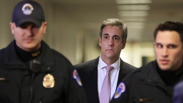michael cohen: estoy avergonzado porque se lo que es el senor trump. el es un racista. el es un estafador. el es un tramposo
