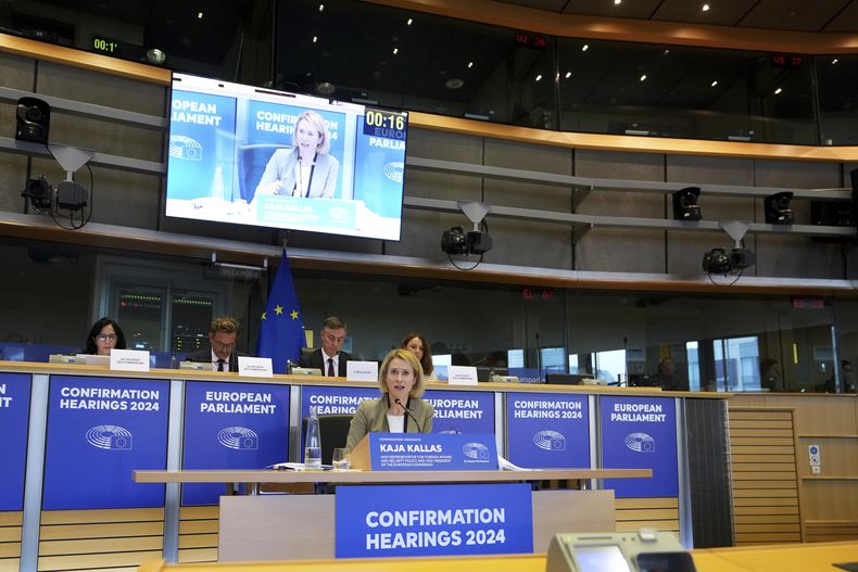 La estonia Kaja Kallas, candidata a Alta Representante de la UE y vicepresidenta de Asuntos Exteriores y Seguridad, interviene en una vista en el Parlamento Europeo, en Bruselas, el 12 de noviembre de 2024. (AP Foto/Virginia Mayo)