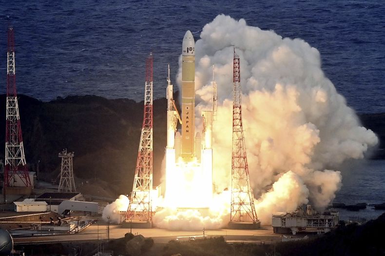 El Vehículo de Lanzamiento H3 Número 5, con el Satélite Quasi-Zenith Michibiki No. 6, despega en el Centro Espacial Tanegashima en Tanegashima, Japón, el 2 de febrero del 2025. (Kyodo News via AP)