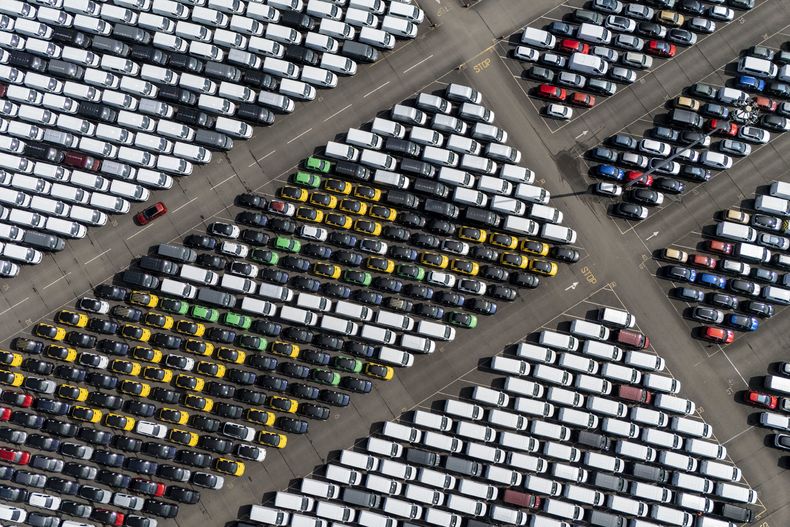 Autos nuevos en los muelles de Royal Portbury, Somerset Norte, Inglaterra, el viernes 4 de abril de 2025. (Ben Birchall/PA vía AP)