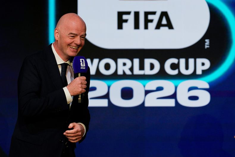 ARCHIVO - El presidente de la FIFA, Gianni Infantino, interviene durante la presentación del calendario de partidos para la Copa Mundial de Fútbol de 2026 en Washington, el sábado 6 de diciembre de 2025. (Foto AP/Chris Carlson, archivo)