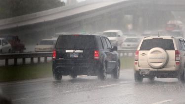 la lluvia continuara hoy debido a la cercania de una vaguada