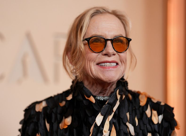 Amy Madigan llega a los Oscar el domingo 15 de marzo de 2026 en el Teatro Dolby de Los Ángeles. (Foto Richard Shotwell/Invision/AP)