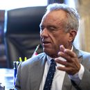 Robert Kennedy Jr., nominado por el presidente electo Donald Trump para secretario de Salud y Servicios Humanos, habla el 17 de diciembre de 2024 en Washington. (AP foto/Mark Schiefelbein)