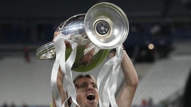 Real Madrid extiende contrato a Modric