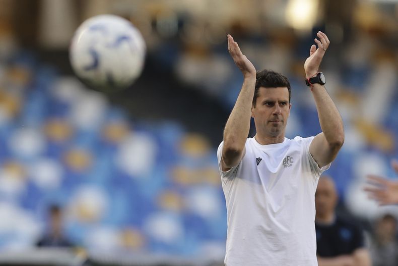 El técnico de Bologna Thiago Motta durante el partido contra Napoli en la Serie A, el sábado 11 de mayo de 2024. (Alessandro Garofalo/LaPresse vía AP)