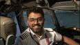 En esta imagen sin fecha, publicada en los perfiles del Ministerio de Exteriores de Israel en redes sociales, el capitán indio Smit Machchhar, en la cabina de un avión en un lugar no revelado. Machchhar estaba a los mandos del avión de FlyDubai que se tuvo que desviar a Tabuk, Arabia Saudí, para un aterrizaje de emergencia el 30, de septiembre de 2026. (Ministerio de Exteriores de Israel vía AP)
