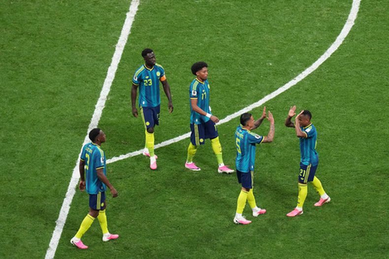 Jaminton Campaz (derecha), de Colombia, festeja tras marcar ante Uzbekistán en el Mundial, el miércoles 17 de junio de 2026 en Ciudad de México (AP Foto/Silvia Izquierdo)