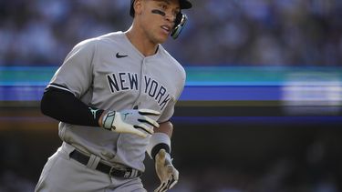 Aaron Judge, de los Yanquis de Nueva York, recorre las bases luego de conectar un jonrón en el juego del sábado 3 de junio de 2023, ante los Dodgers de Los Ángeles (AP Foto/Ashley Landis)