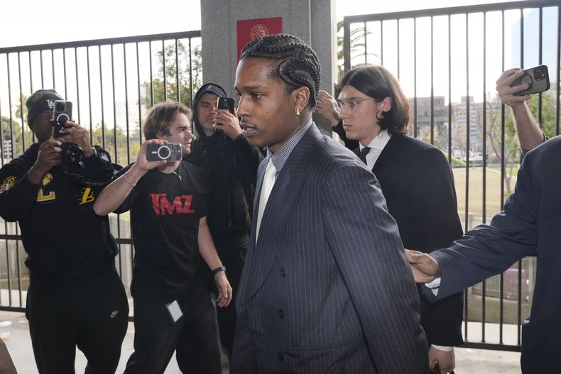 A$AP Rocky llega a la corte para su juicio el martes 18 de febrero de 2025, en Los Ángeles. (Foto AP/Damian Dovarganes)