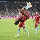 Juan Cuadrado da una voltereta tras anotar un gol para Colombia en la victoria 2-0 ante Alemania en un partido amistoso, el martes 20 de junio de 2023, en Gelsenkirchen. (Bernd Thissen/dpa vía AP)