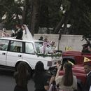 El príncipe heredero Hussein de Jordania y Rajwa Alseif de Arabia Saudí salen del Palacio de Zahran durante las ceremonias por su matrimonio, el jueves 1 de junio de 2023, en Amán, Jordania. (AP Foto/Nasser Nasser)