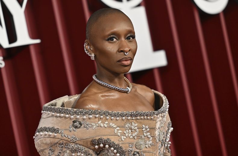 Cynthia Erivo llega a los 78.os premios Tony el domingo 8 de junio de 2025, en el Radio City Music Hall de Nueva York. (Foto Evan Agostini/Invision/AP)