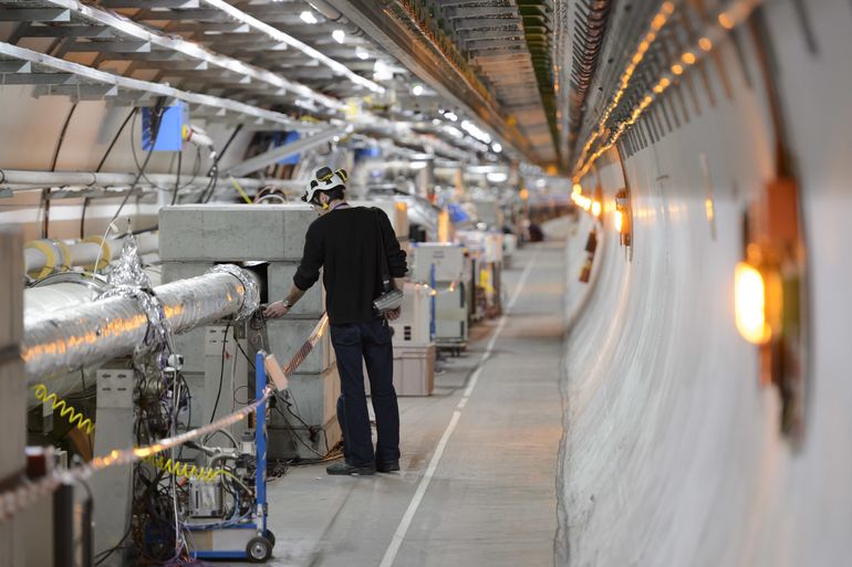 Científicos del CERN descubren 3 partículas exóticas