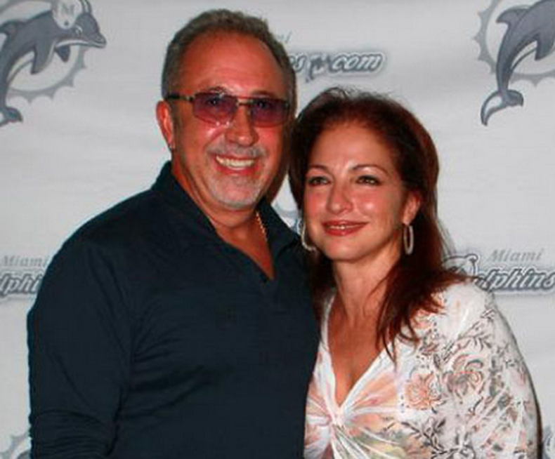 Emilio Estefan presentará en el Festival Internacional de Cine (MIFF) de Miami "An Unbreakable Bond", un documental sobre la vida del jugador de fútbol americano Marc A. Buoniconti, quien a los 19 años sufrió una lesión en la médula espinal que