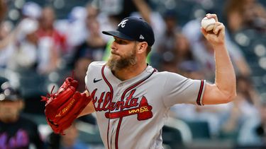 Chris Sale, de los Bravos de Atlanta, lanza en el segundo juego de una doble cartelera ante los Mets de Nueva York, el miércoles 29 de julio de 2026 (AP Foto/Eduardo Muñoz Alvarez)