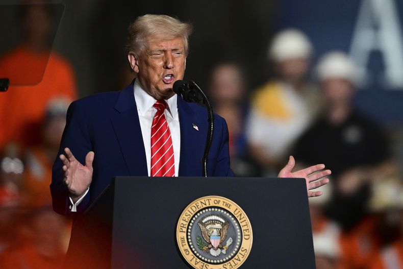 El presidente estadounidense Donald Trump habla durante un evento el viernes 30 de mayo de 2025, en West Mifflin, Pensilvania. (AP Foto/David Dermer)