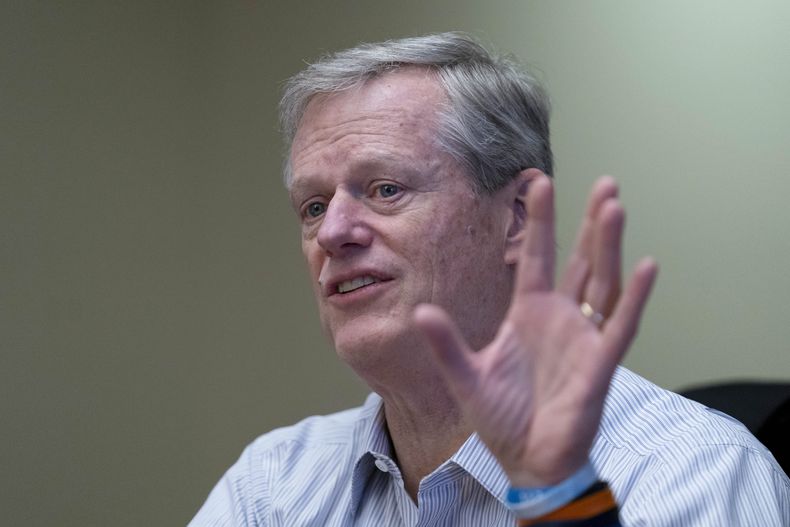 El presidente de la NCAA Charlie Baker, habla con la prensa el viernes 23 de febrero de 2024, en Washington (AP Foto/Stephanie Scarbrough)