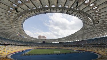 Simbolismo, gradas vacías: Ucrania vuelve a tener fútbol