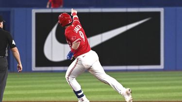 Jansen remolca en el 11mo y Azulejos vencen 5-4 a Cachorros