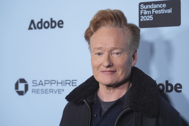 Conan OBrien asiste al estreno de If I Had Legs Id Kick You durante el Festival de Cine de Sundance el viernes 24 de enero de 2025 en el Library Theatre de Park City, Utah. (Foto AP/Chris Pizzello)