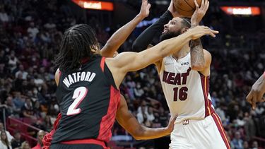 Heat diezmado remonta al final ante Blazers