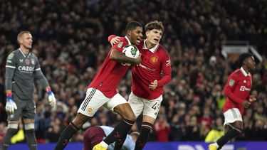 Man United remonta y vence al Villa en Copa de Liga