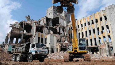 tras malversar los fondos para su reconstruccion el hospital pedro borras termina siendo un basurero