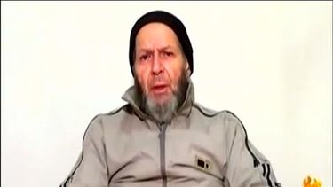 americateve | Divulgan un video en el que un americano secuestrado por Al-Qaeda pide ayuda al gobierno de este país.