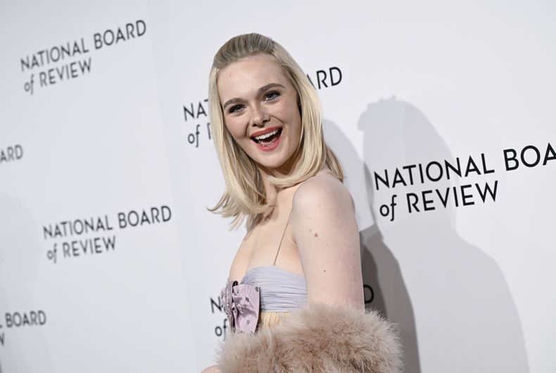 Elle Fanning asiste a la gala de los Pemios NBR en Cipriani 42nd Street el martes 7 de enero de 2025 en Nueva York. (Foto Evan Agostini/Invision/AP)
