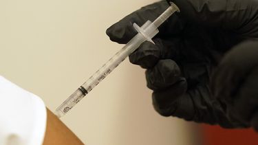 EEUU aplaza decisión de vacuna COVID en menores de 5 años